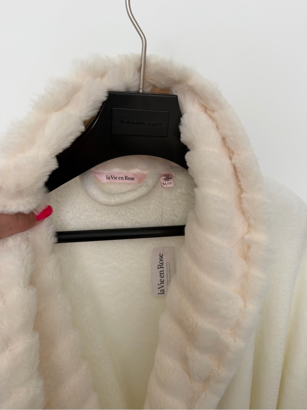 La Vie En Rose Plush white women’s bathrobe- NEW